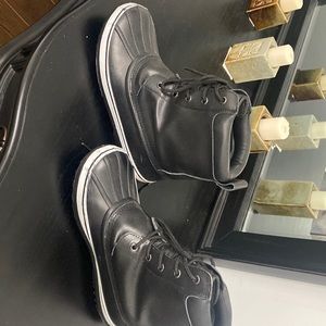 Snow shoes, black size 8